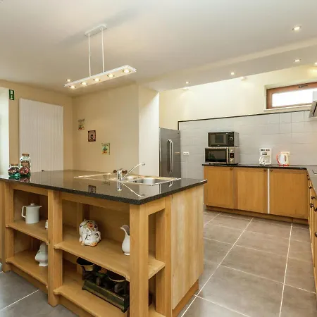 Holiday home Luxurious In Glabbeek With Garden