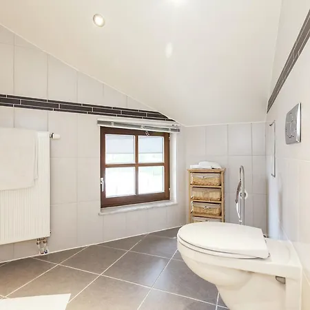 Vakantiehuis Luxurious In Glabbeek With Garden