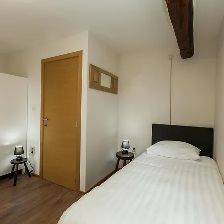 Holiday home Luxurious In Glabbeek With Garden Bunsbeek