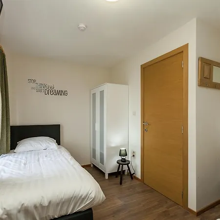 Holiday home Luxurious In Glabbeek With Garden