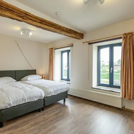 Holiday home Luxurious In Glabbeek With Garden Bunsbeek