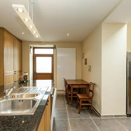 Holiday home Luxurious In Glabbeek With Garden